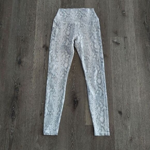 Curves and Combat Boots White Snake Skin Leggings Small - Picture 1 of 5